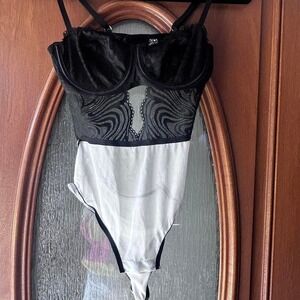 Auden women's small one piece lace EUC white/black